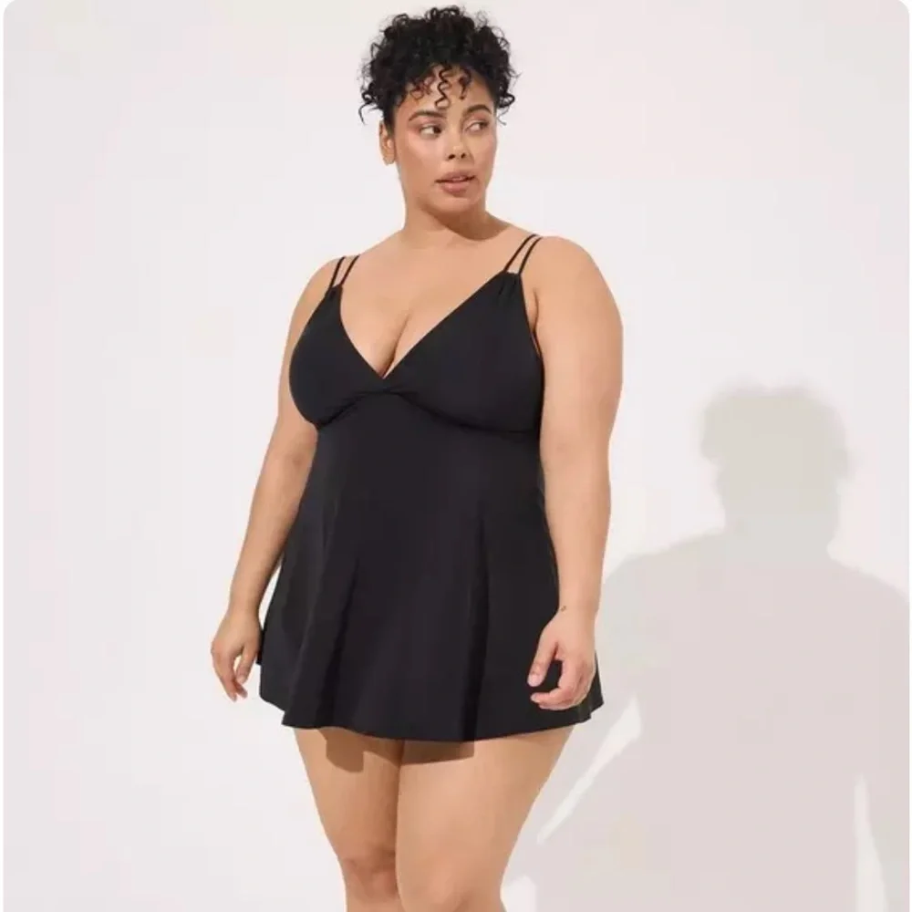 New! Torrid sz 3 Retro Plunge Swim Bathing Suit 3X‎